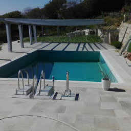 Fourniture et pose de liner pour piscine : choix de matériaux et processus d'installation Pertuis